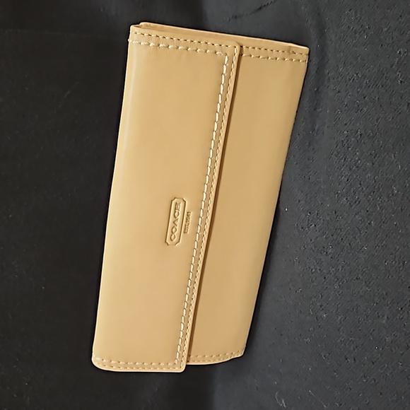 NWOT Coach Wallet - Picture 3 of 12